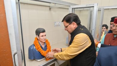 मुख्यमंत्री धामी ने राज्य स्थापना दिवस के अवसर पर उत्तराखण्ड राज्य आन्दोलनकारी शहीदों को श्रद्धांजलि अर्पित की