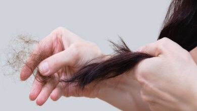 डाइटिंग के चक्कर में कहीं उड़ तो नहीं रहे आपके बाल, जानिए कैसे कम करें वजन बिना हेयर फॉल