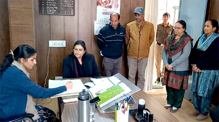 District Magistrate Mrs. Sonika conducted surprise inspection of development block Raipur office.