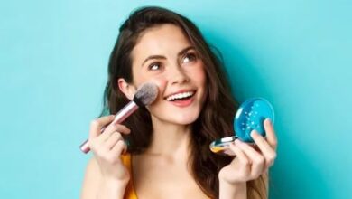 चेहरे पर नेचुरल ब्लश के लिए मेकअप के बाद लगायें इन फलों को, जानें कैसे करें इस्तेमाल ?