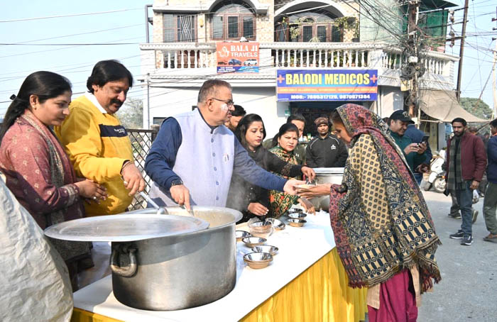 Cabinet Minister Ganesh Joshi participated in the program organized on Makar Sankranti and distributed Khichdi as Prasad to the people.