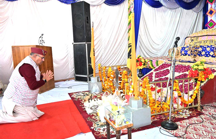 Cabinet Minister Ganesh Joshi participated in the annual Gurmat Samagam program of Makar Sankranti organized at Gurudwara Dakra Bazar, Garhi Cantt.