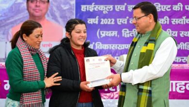 मुख्यमंत्री धामी ने राष्ट्रीय बालिका दिवस पर मेधावी बालिकाओं को किया सम्मानित