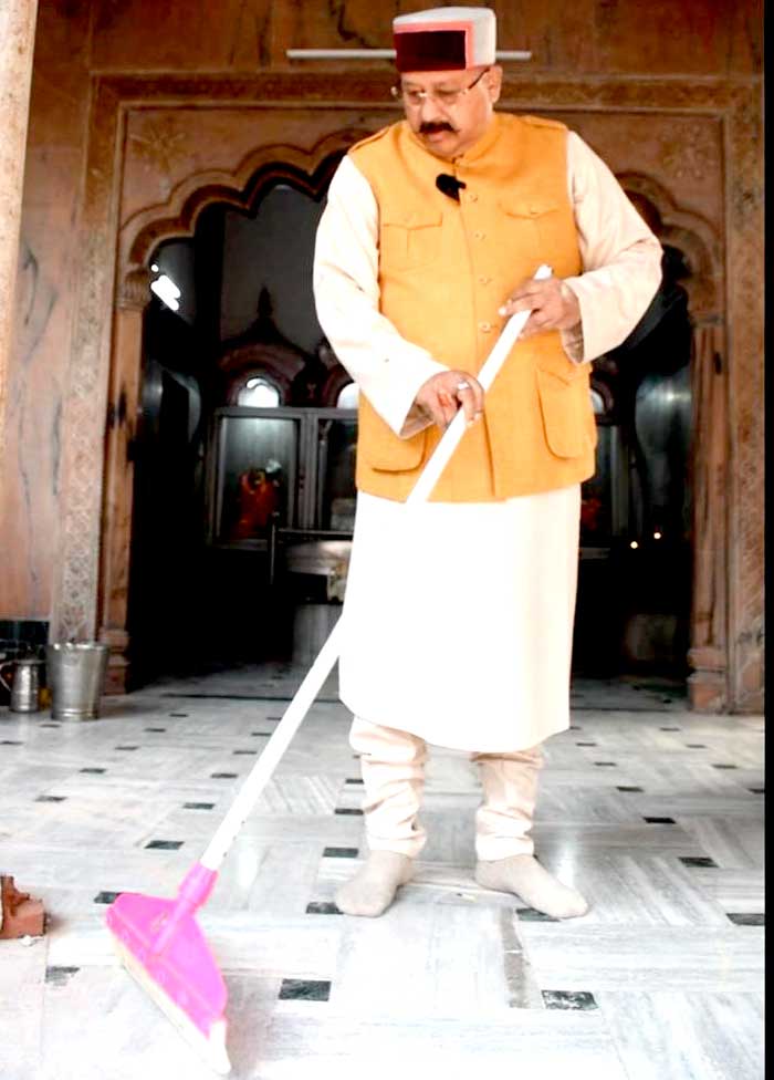 Cleanliness_compaign_Maharaj