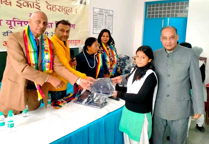 Tracksuits were distributed to 147 girls by Digambar Jain Mahasamiti Samriddhi Unit.