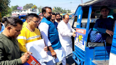 BJP Metropolitan President Siddharth Umesh Aggarwal along with the youth put up posters of "Modi family riding in the auto" on auto Vikrams.