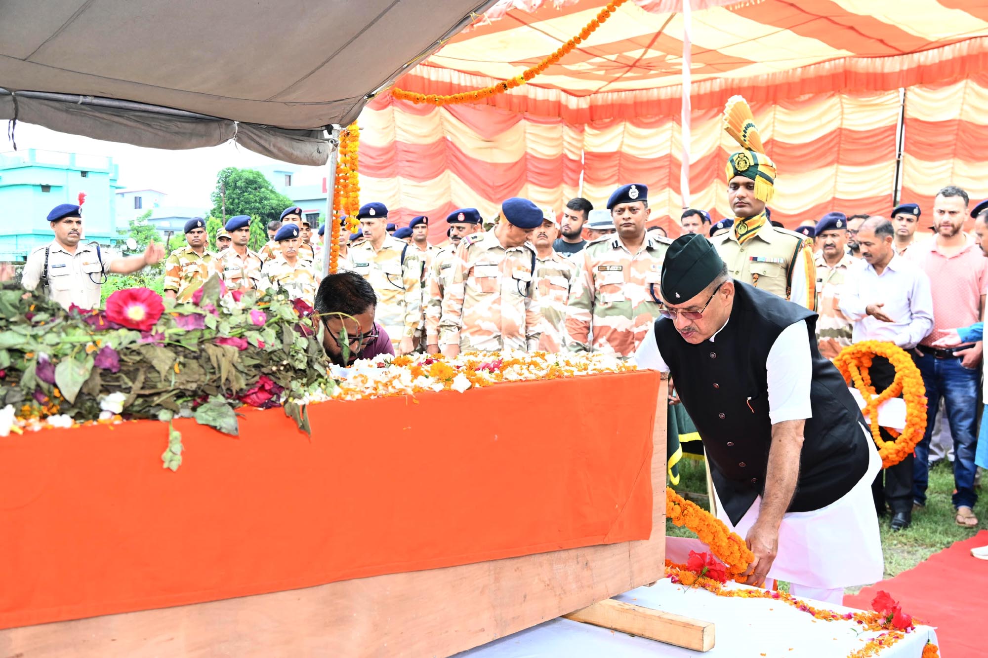 Sainik Welfare Minister Ganesh Joshi paid tribute to ITBP Inspector Shaheed Chandra Mohan Singh Negi, resident of Doiwala.