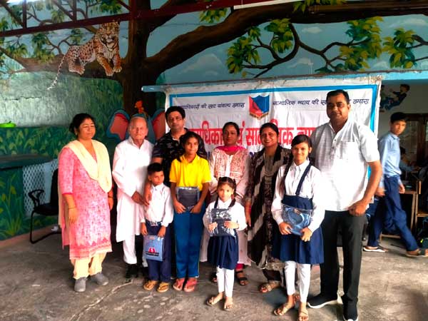 School dress was distributed to girl students by Human Rights and Social Justice Organization through social worker Vaibhav Goyal.