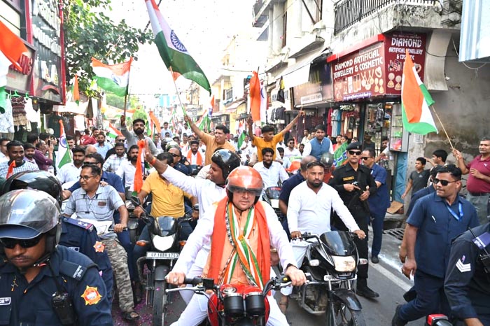 Chief Minister Dhami participated in the tricolor bike rally