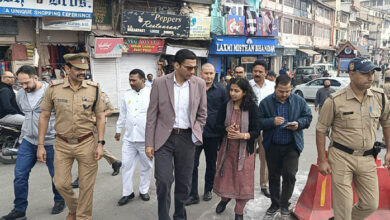 District Magistrate Savin Bansal took to the streets to improve the system of Mussoorie, search possible