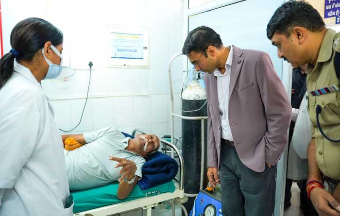 District Magistrate Savin Bansal inspected the Sub District Hospital Mussoorie and saw the arrangements.