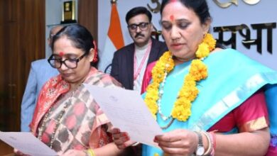 केदारनाथ विधानसभा से नवनिर्वाचित विधायक आशा नौटियाल को विधानसभा अध्यक्ष ने दिलाई शपथ