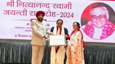 ‘श्री नित्यानंद स्वामी जनसेवा’ समिति ने डॉ. धन सिंह रावत को किया सम्मानित
