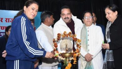 माता- पिता को गौरवान्वित करना बनाइए लक्ष्य- रेखा आर्या