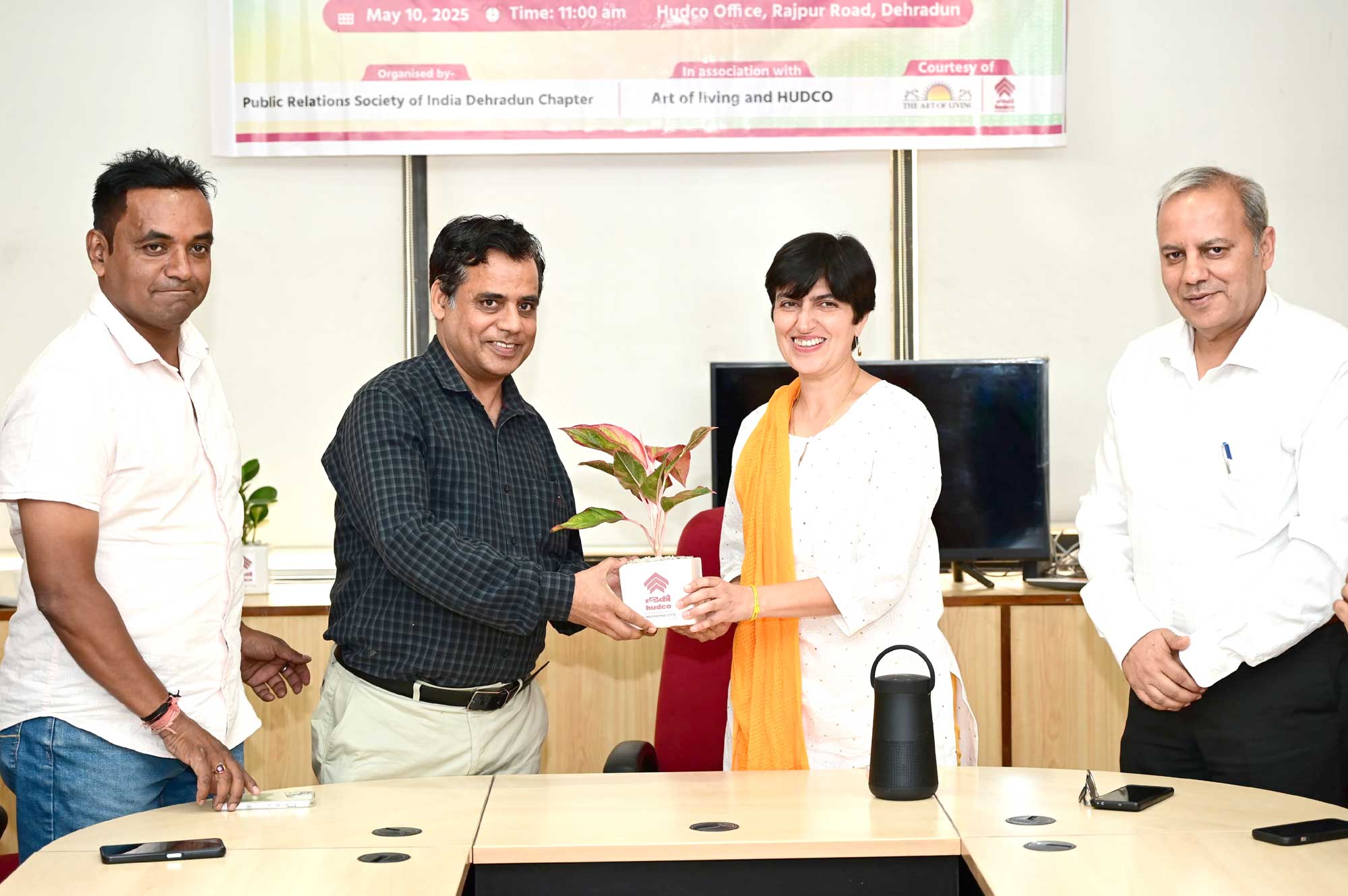 ‘सकारात्मक सोच और सजग मन’ : प्रभावी जनसंपर्क का मूल मंत्र