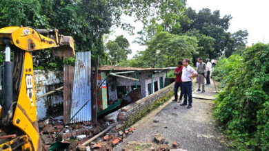 अवैध अतिक्रमण पर जारी है जिला प्रशासन का प्रहार; दो स्थानों पर अतिक्रमण ध्वस्त