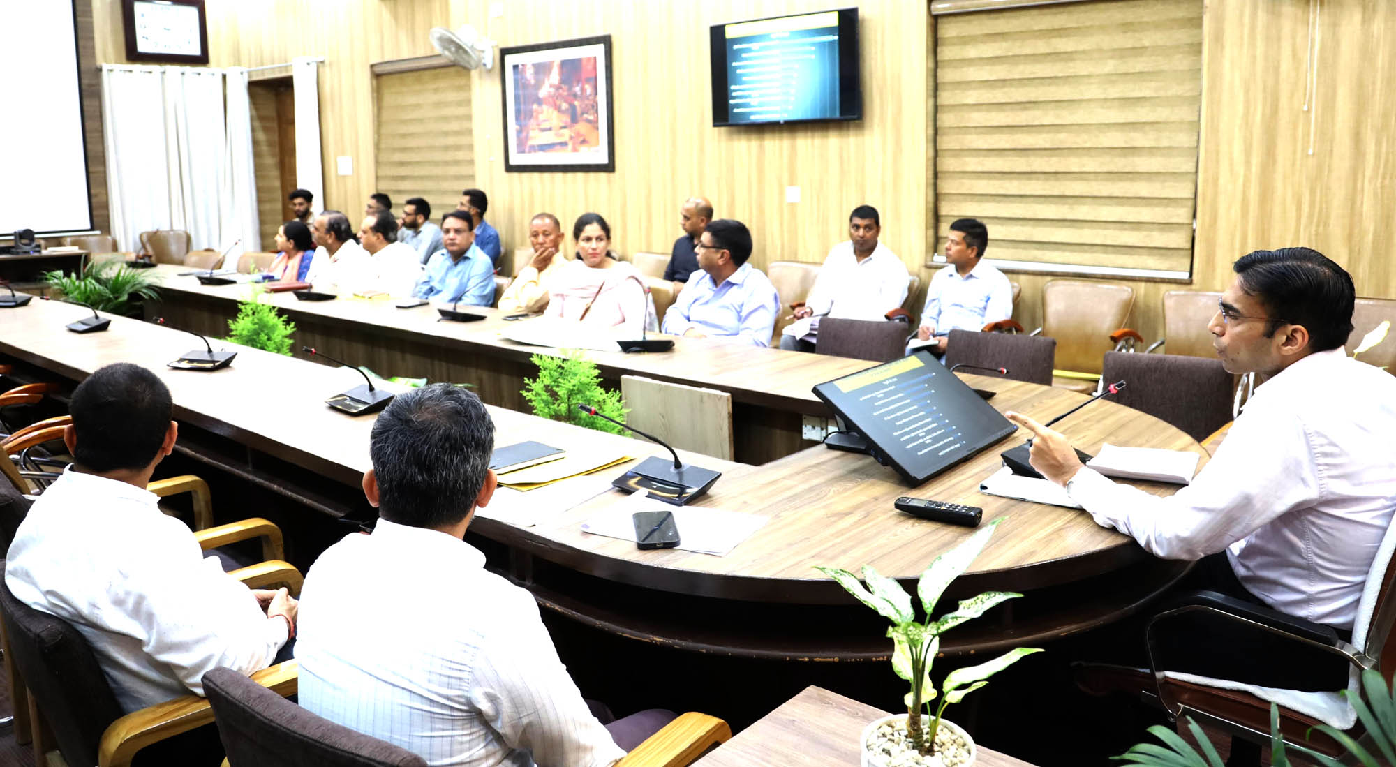 निराश्रित, बेसहारा गोवंश संरक्षण के लिए जिला प्रशासन ने स्वीकृत किए नए आश्रय