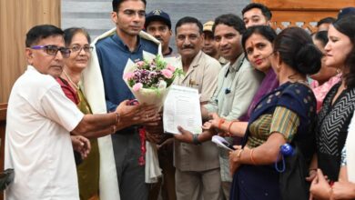 भू-कानून अभियान के सदस्यों ने किया जिलाधिकारी देहरादून को सम्मानित