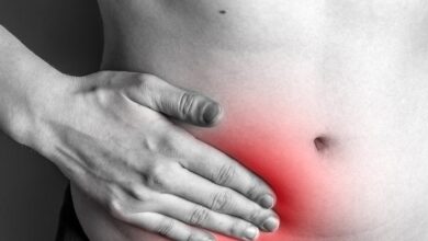 भारी वजन उठाने से ही नहीं, इन कारणों से भी हो सकता है हर्निया