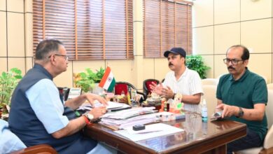 ग्राम्य विकास मंत्री गणेश जोशी ने पीएमजीएसवाई की बाधित सड़कों की समीक्षा की