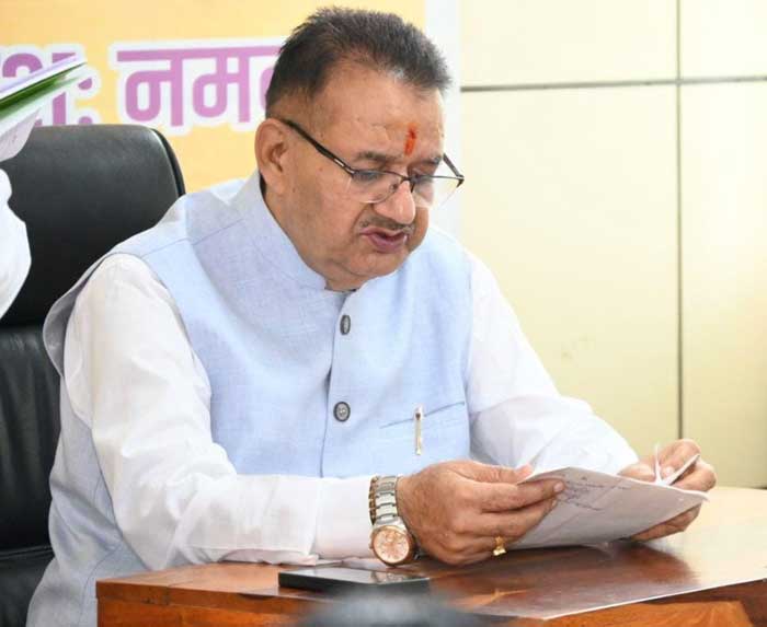 रेशम कीट बीज उत्पादन में आत्मनिर्भर बना उत्तराखण्ड : कृषि मंत्री गणेश जोशी