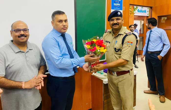 हरिद्वार पुलिस और बजाज फाइनेंस ने हरिद्वार में डिजिटल धोखाधड़ी के खिलाफ चलाया जागरूकता अभियान