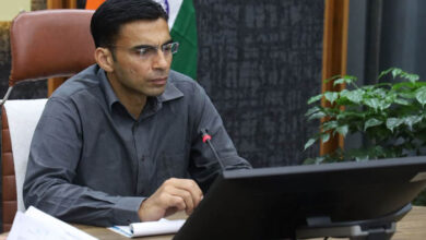 जिलाधिकारी सविन बंसल ने सीएम हेल्पलाइन पर लंबित शिकायतों के शीघ्र निस्तारण हेतु अधिकारियों को दिए निर्देश