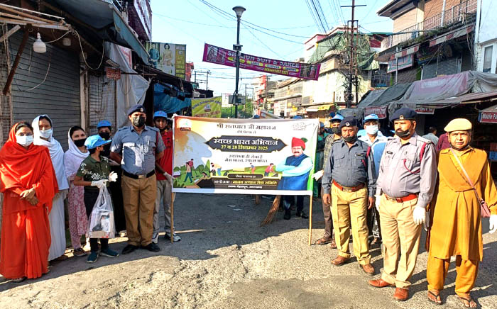 मानव उत्थान सेवा समिति ने चलाया सफाई अभियान