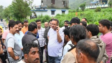 कैबिनेट मंत्री गणेश जोशी ने सहस्त्रधारा, सेरागाँव, कार्लीगाड़ में अतिवृष्टि से हुए नुकसान का लिया जायजा