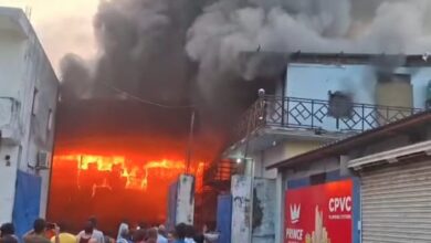 भूरारानी इलाके में पाइप गोदाम में लगी भीषण आग, लाखों का सामान जलकर हुआ खाक