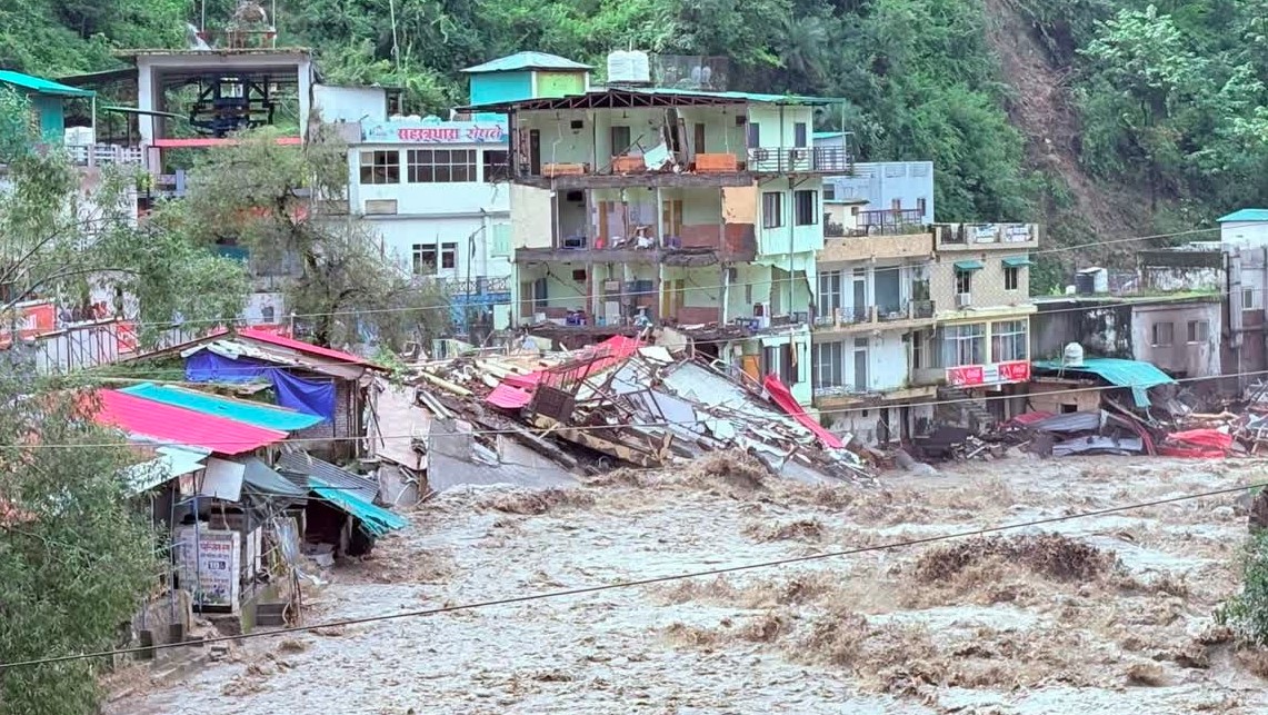 आपदा प्रभावित क्षेत्रों से सुरक्षित निकाले गए 168 लोगों को प्रशासन ने होटलों में पहुंचाया