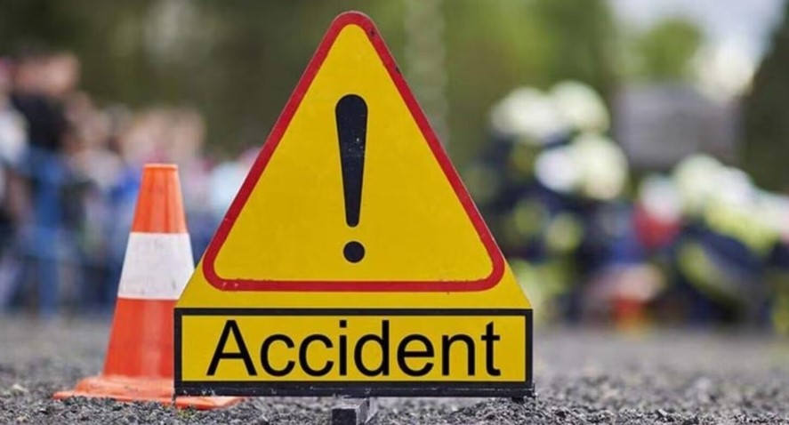 झाड़सा फ्लाईओवर पर हुआ भीषण सड़क हादसा, पांच की मौत