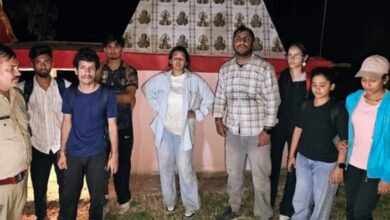 देहरादून पुलिस का रेस्क्यू ऑपरेशन, ट्रैकिंग पर भटके युवाओं को बचाया