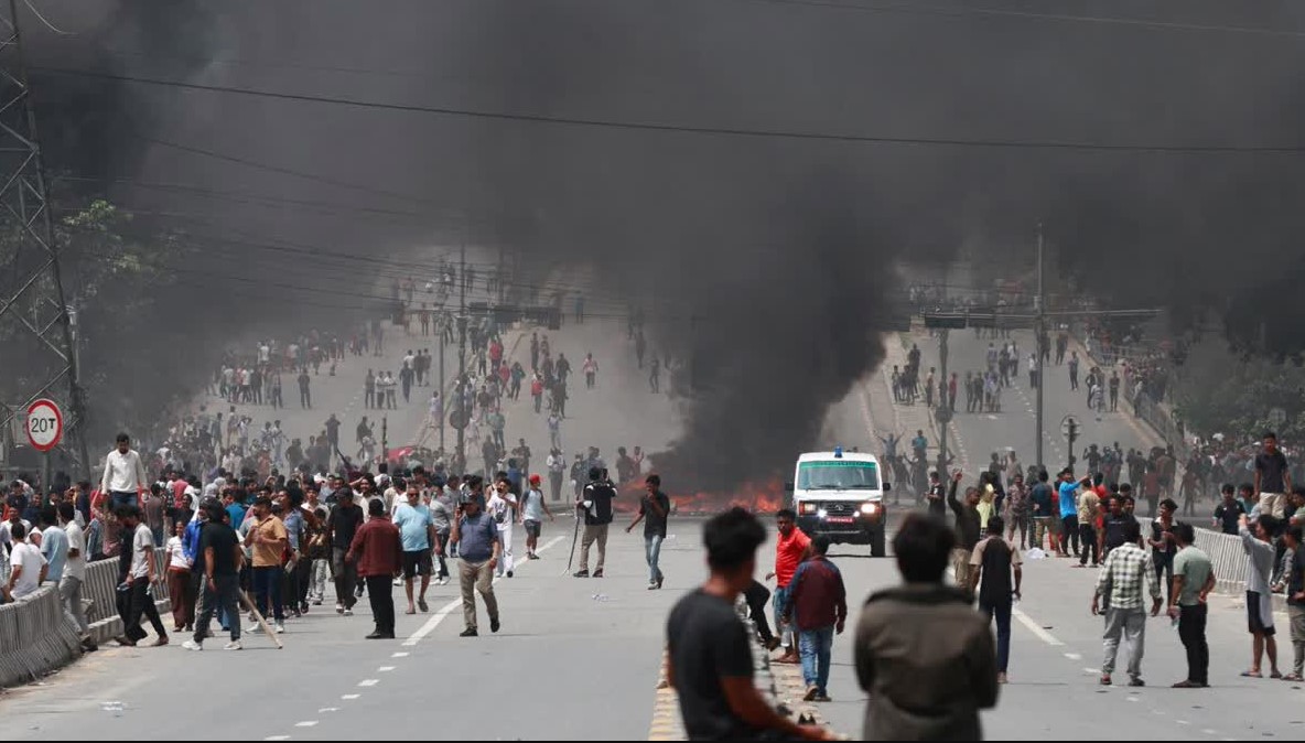 नेपाल में जेलों से हज़ारों कैदी फरार, हालात बेकाबू