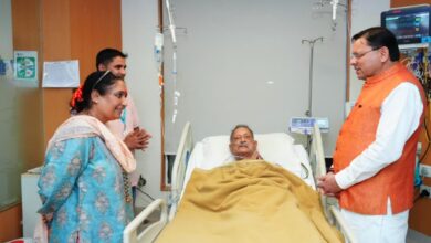 सीएम धामी ने मैक्स हॉस्पिटल में पूर्व मुख्यमंत्री खंडूरी का जाना हाल