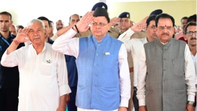 मुख्यमंत्री पुष्कर सिंह धामी ने खटीमा गोलीकांड के शहीदों को दी श्रद्धांजलि