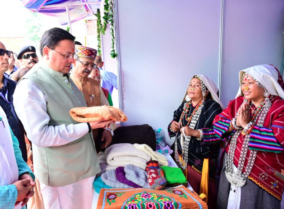 ‘वोकल फॉर लोकल’ से उत्तराखंड के शिल्पियों को मिल रही नई पहचान : मुख्यमंत्री धामी