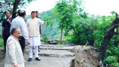 सीएम धामी ने मसूरी रोड और किमाड़ी क्षेत्र का किया स्थलीय निरीक्षण