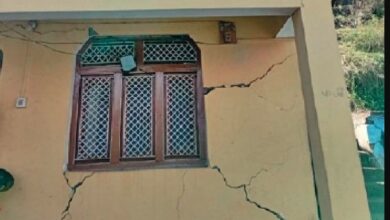 भारी बारिश से पहाड़ों में भू-धंसाव का खतरा बढ़ा, कई घरों पर पड़ी दरारें