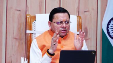 बरसात के कारण पूरी तरह से क्षतिग्रस्त हुई सड़कों का किया जाए शीघ्र पुनर्निर्माण- सीएम धामी