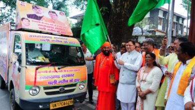 सीएम धामी ने डॉ० भीमराव अम्बेडकर समाज कल्याण बहुउद्देशीय शिविर रथ को हरी झंडी दिखाकर किया रवाना