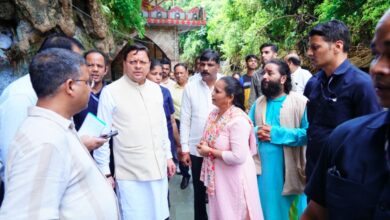 सीएम धामी ने टपकेश्वर महादेव मंदिर क्षेत्र में अतिवृष्टि से प्रभावित स्थल का किया निरीक्षण