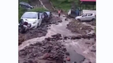 हिमाचल में बादल फटने और भूस्खलन से हाहाकार, सैकड़ों सड़कें बंद