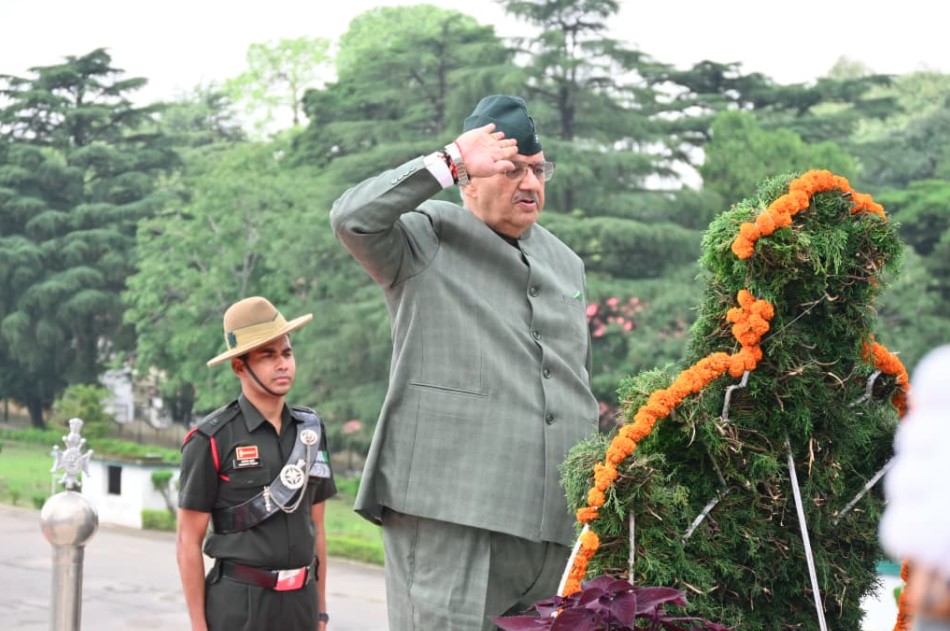 सैनिक कल्याण मंत्री गणेश जोशी ने लैंसडाउन वार मेमोरियल में शहीदों को पुष्पचक्र अर्पित कर दी श्रद्धांजलि