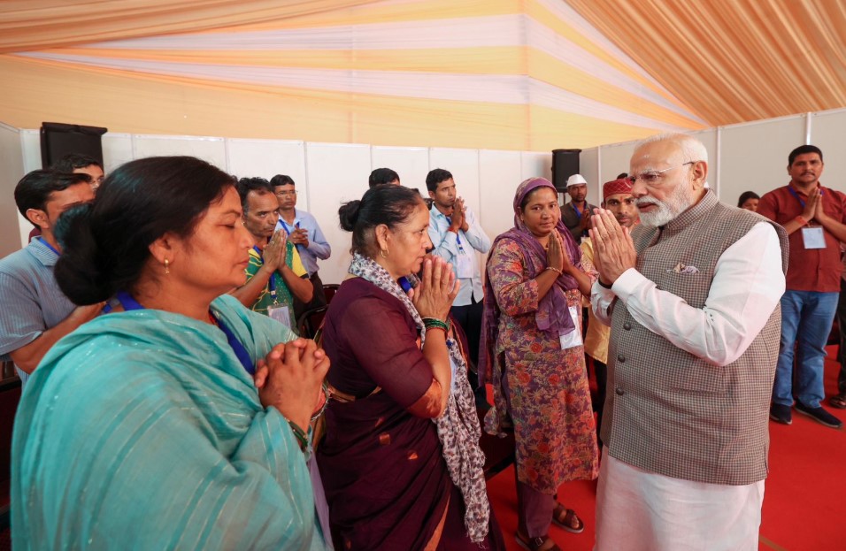 धराली आपदा पीड़ितों से मिले प्रधानमंत्री मोदी, हरसंभव मदद का दिया भरोसा