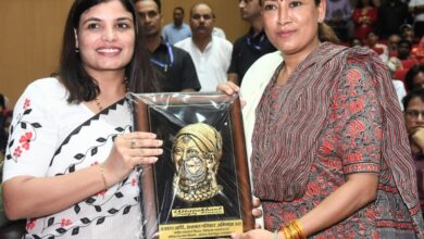 स्वास्थ्य जाँच को मिशन बनायें महिलायें : रेखा आर्या