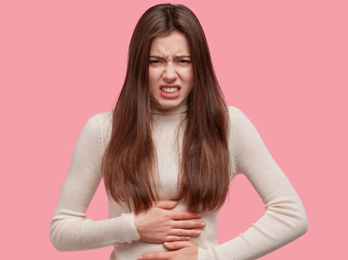 क्या पेट में अक्सर रहता है हल्का दर्द ? तो न करें नजरअंदाज