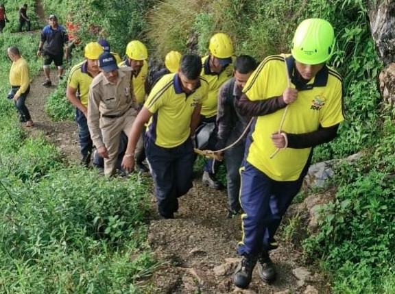 पिथौरागढ़ : खाई में गिरने से सहायक अध्यापक की मौत, गाँव और स्कूल में मातम