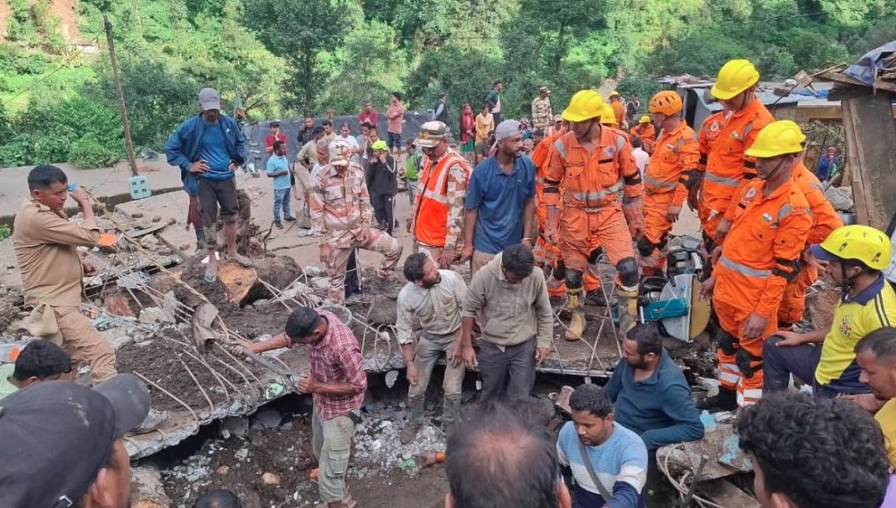 चमोली आपदा : मलबे में दबा परिवार, माँ और जुड़वा बच्चों की दर्दनाक मौत