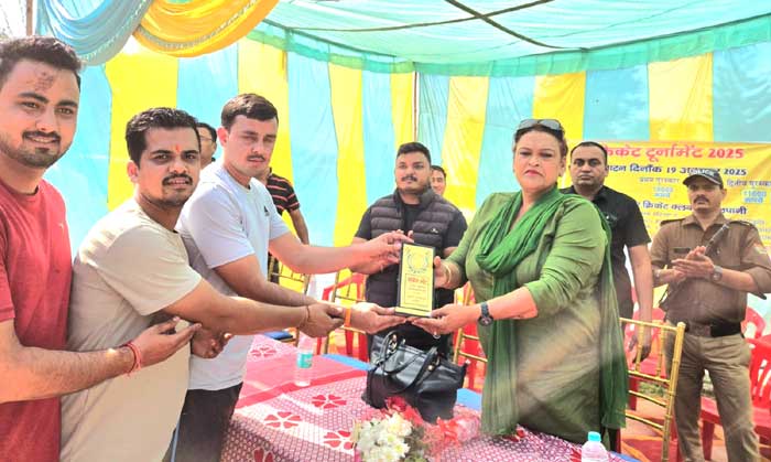 स्टार क्रिकेट क्लब भोपालपानी द्वारा आयोजित क्रिकेट टूर्नामेंट में मुख्य अतिथि के रूप में उपस्थित रहीं मैडम रजनी रावत